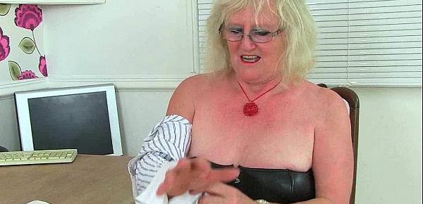  UK gilf Claire Knight squirts her pussy juice on the desk